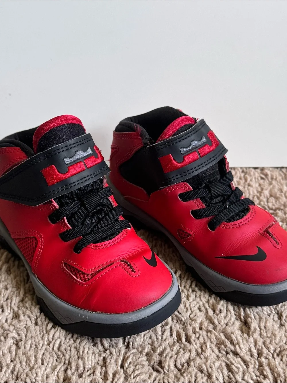 Nike LeBron Soldier 7 Kids Sneakers Size 9C University Red Black Athletic